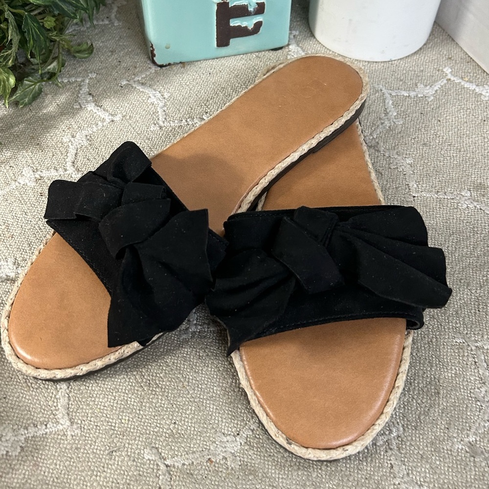 Loft Black Slip On BOW Flat Sandals. Size 10 - Picture 4 of 10